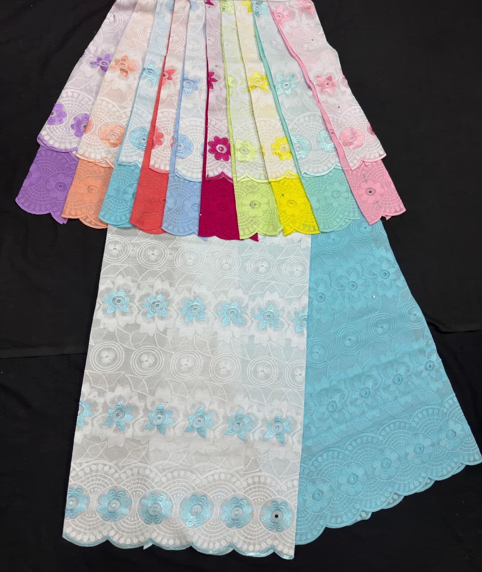 Brodé pastel bleu, Textiles · voile brodé