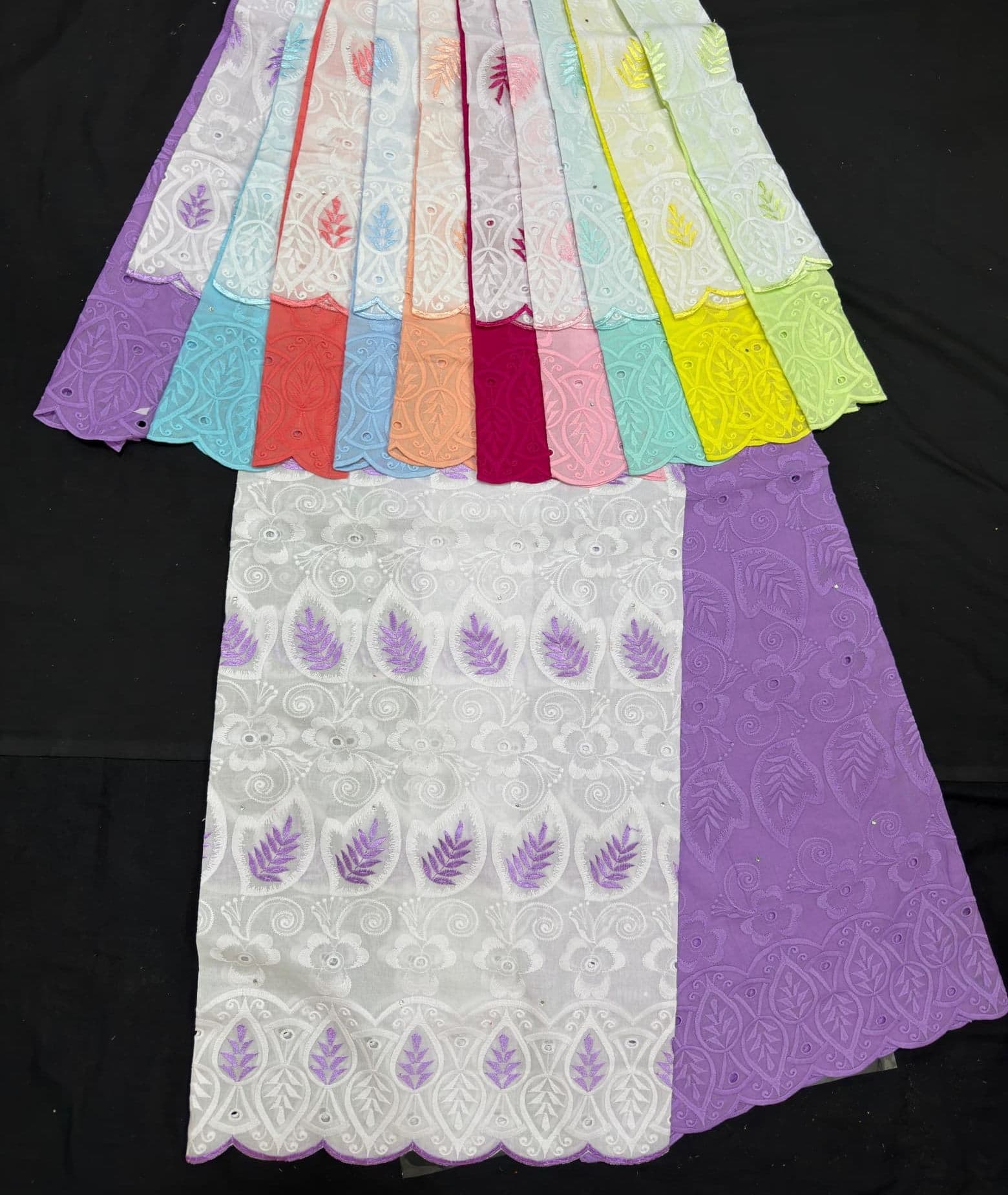 Brodé pastel corail, Textiles · voile brodé