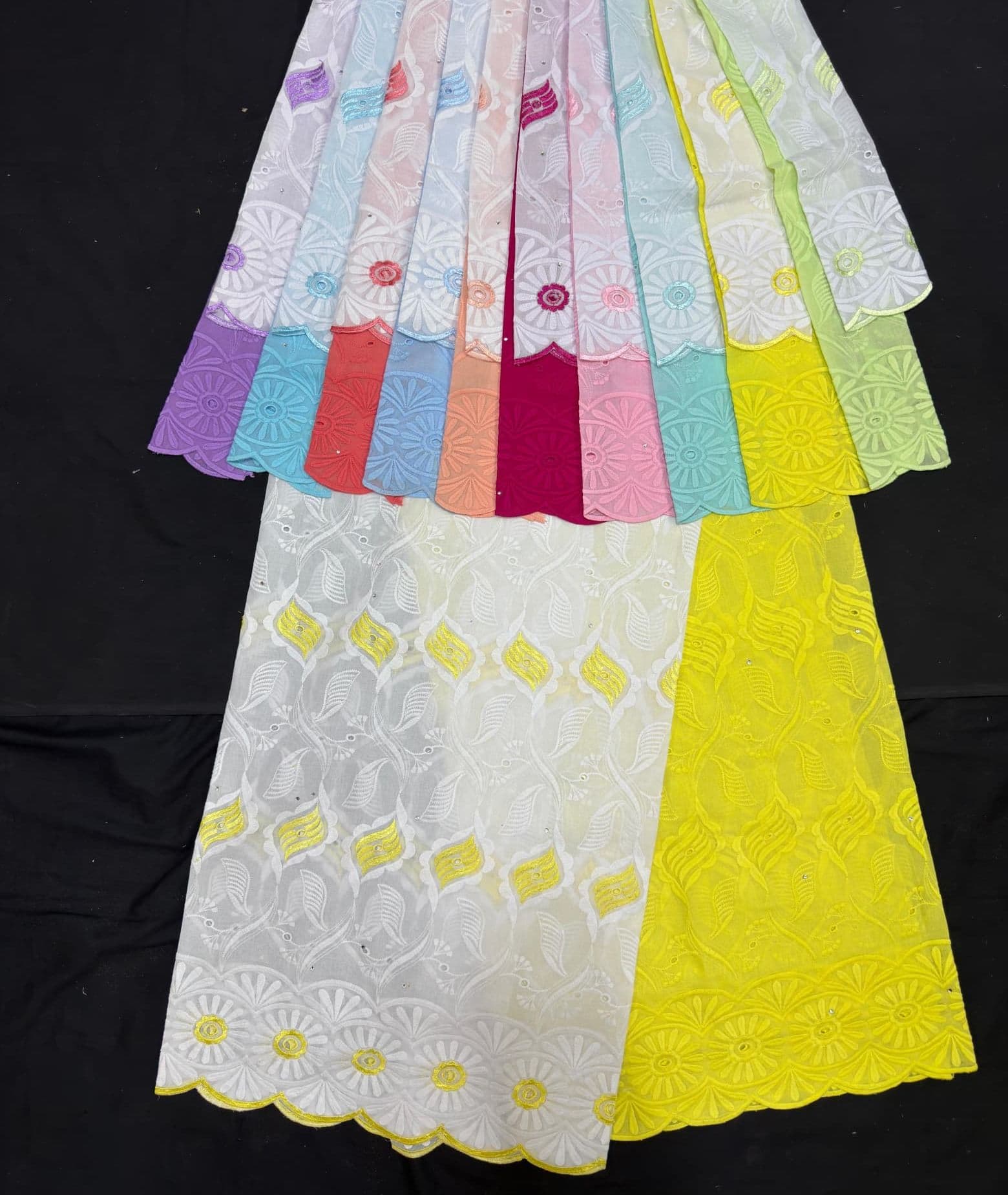 Brodé pastel lilas, Textiles · voile brodé